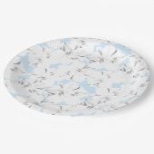 Weiße Blume auf hellblau. Pappteller (Schrägansicht)