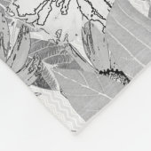 Weiße Blume auf hellgrau. Fleecedecke (Ecke)