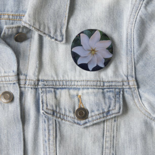 weiße Blume auf Knopfdruck Button