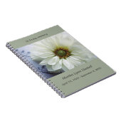 Weiße Blume auf Musikdenkmal Notizblock (Rechte Seite)