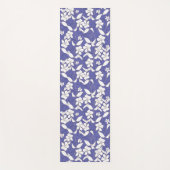 Weiße Blume auf Periwinkle Lavender Yogamatte (Vorderseite)