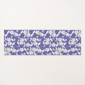 Weiße Blume auf Periwinkle Lavender Yogamatte (Vorderseite (Horizontal))