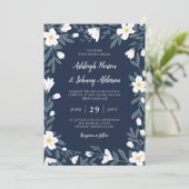 Weiße Blume Dunkelblauer Blumenhochzeit Einladung (Stehend Vorderseite)