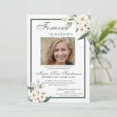 Weiße Blume Grüne Beerdigung Gedenkveranstaltung Einladung (Stehend Vorderseite)