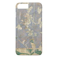 Weiße Blume im Zeitungspapier-Hintergrund