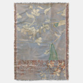 Weiße Blume im Zeitungspapier-Hintergrund Decke (Vorderseite Vertikal)