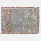 Weiße Blume im Zeitungspapier-Hintergrund Decke (Vorderseite)