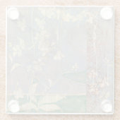 Weiße Blume im Zeitungspapier-Hintergrund Glasuntersetzer (Rückseite)