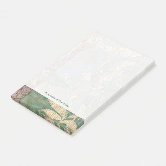 Weiße Blume im Zeitungspapier-Hintergrund Post-it Klebezettel (angewinkelt)