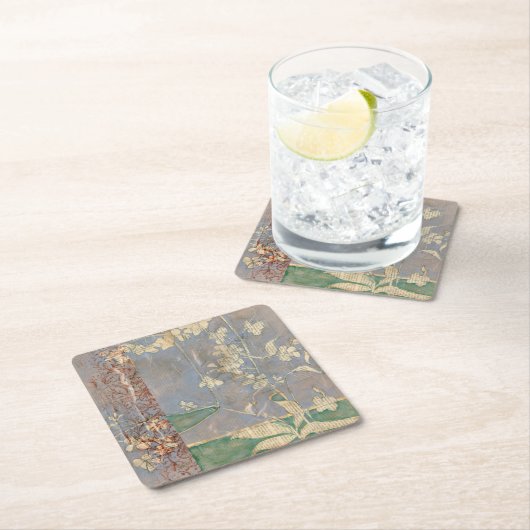 Weiße Blume im Zeitungspapier-Hintergrund Rechteckiger Pappuntersetzer (Vor Ort)