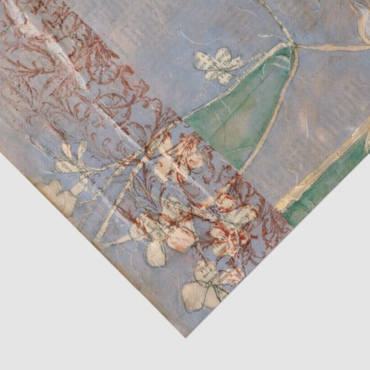 Weiße Blume im Zeitungspapier-Hintergrund Seidenpapier (Ausschnitt)