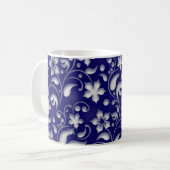 Weiße Blume mit blauem Hintergrund Kaffeetasse (Vorderseite Links)