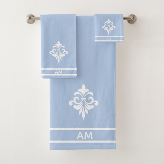Weiße Blume, Monogramm und Streifen auf Hellblau Badhandtuch Set (Insitu)