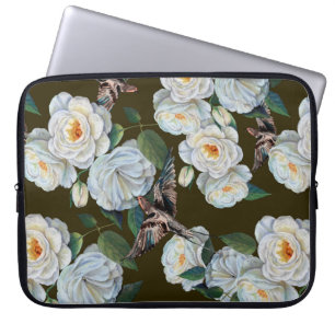 Weiße Blume Rose mit Blätter, die in Pastellfarben Laptopschutzhülle
