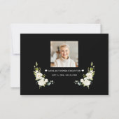 Weiße Blume Schwarzes Foto in liebenden Erinnerung Dankeskarte (Rückseite)