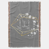 Weiße Blume und geometrische Prismen Moderne Decke (Vorderseite Vertikal)