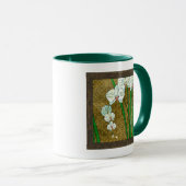 Weiße Blume und grüne Stiele an der braunen Grenze Tasse (VorderseiteRechts)