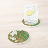 Weiße Blume und grüne Stiele an der braunen Grenze Untersetzer (Seite)