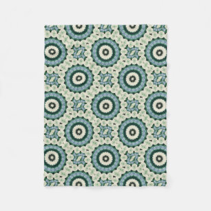 Weiße Blume und himmelblaue Mandala Fleecedecke