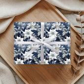 Weiße Blume und Holly Berries Geschenkpapier