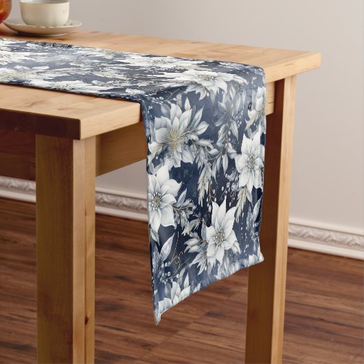 Weiße Blume und Holly Berries Kurzer Tischläufer (Beispiel)