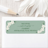 Weiße Blume zeigen das Muster der grünen Goldrahme (Insitu)