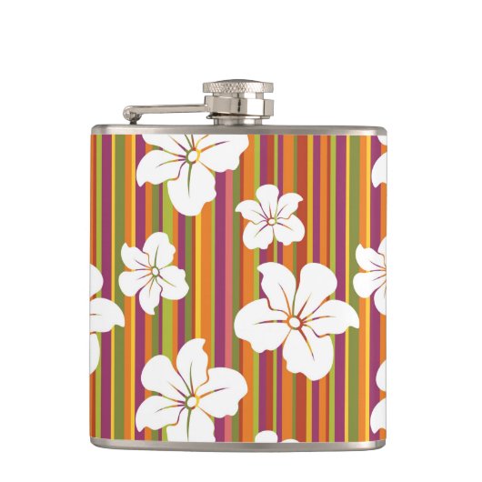 Weiße Blumen auf einem gestreiften Hintergrund Flachmann (Vorderseite)