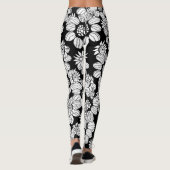Weiße Blumen auf einem schwarzen Hintergrund Leggings (Rückseite)