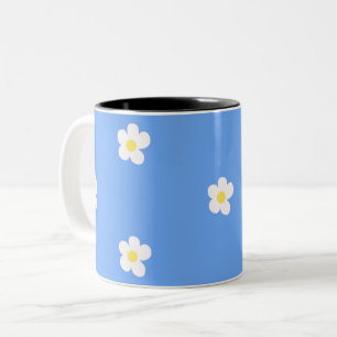 Weiße Blumen auf Flieder Zweifarbige Tasse