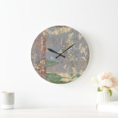 Weiße Blumen auf Zeitungspapier-Hintergrund Große Wanduhr (Zuhause)