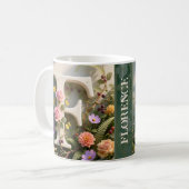 Weiße Blumen-Garten-Monogramm-Buchstabe F Kaffeetasse (Vorderseite Links)