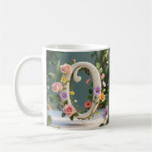 Weiße Blumen-Garten-Monogramm-Buchstabe O Kaffeetasse (Links)