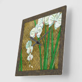 Weiße Blumen und grüne Stämme auf Brown-Grenze Quadratische Wanduhr (Winkel)