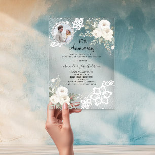 Weiße Blumen zum 10. Hochzeitstag in klarem Foto Acryleinladungen