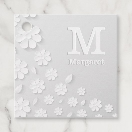 Weiße, blumengeprägte Namensinitialen personalisie Geschenkanhänger (Vorderseite)