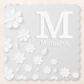 Weiße, blumengeprägte Namensinitialen personalisie Untersetzer (Vorderseite)