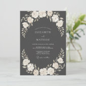 Weiße Blumenhochzeit im Wald Einladung (Stehend Vorderseite)