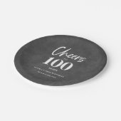 Weiße Blumenkhalkboard jubelt bis zum 100. Geburts Pappteller (Schrägansicht)