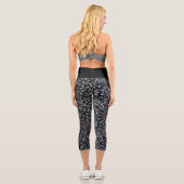 Weiße Blumenmotive in Schwarz Capri Leggings (Rückseite)