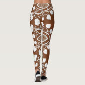 Weiße Blumenmuster auf Rich Brown Leggings (Rückseite)