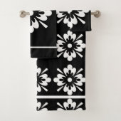 Weiße Blumenmuster in schwarz Badhandtuch Set (Insitu)