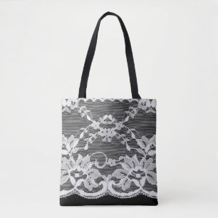 Weiße Blumenspitze auf schwarzem Hintergrund. Tasche