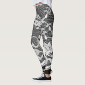 Weiße Blumenspitze: schwarzer Hintergrund. Leggings (Links)