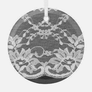 Weiße Blumenstickerei: schwarzer Hintergrund. Ornament Aus Glas