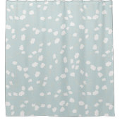 Weiße Blumenweine über blaugrauem Hintergrund Duschvorhang (Vorderseite)