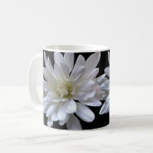 Weiße, blumenweiße, matte weiße Blume Kaffeetasse (Vorderseite Links)