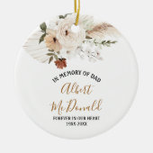 Weiße Blüte im Gedenken an Weihnachtsschmuck im Va (Vorne)