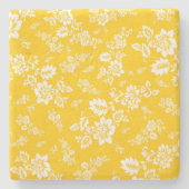 Weiße Blüte im Hintergrund der gelben Frühlingshin Steinuntersetzer (Vorderseite)