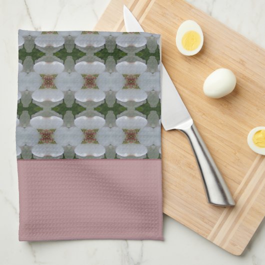 Weiße Blüte mit rosafarbenem Rosa und Burgund Geschirrtuch (Viertel Falte)