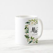 Weiße Blüte | WEDEN THE NEW MRS Typografy Kaffeetasse (VorderseiteRechts)